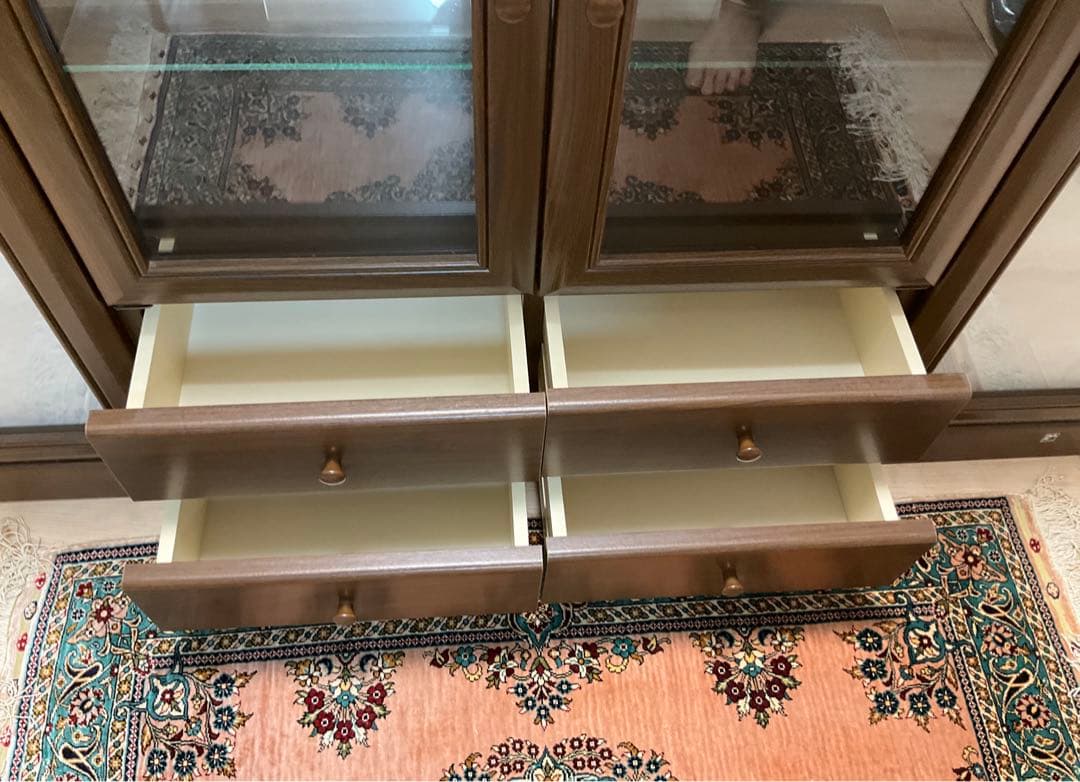 美品　高級大型サイドボード　木製キャビネット　収納容量大　ガラス扉　鏡　引き出し