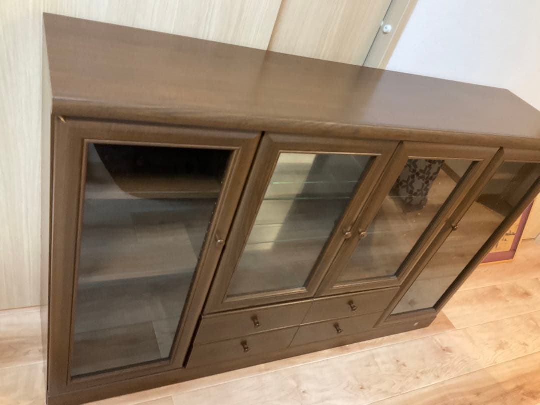 美品　高級大型サイドボード　木製キャビネット　収納容量大　ガラス扉　鏡　引き出し