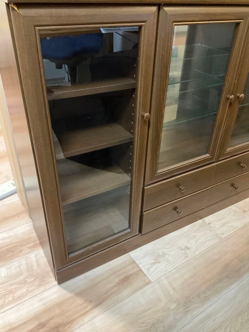 美品　高級大型サイドボード　木製キャビネット　収納容量大　ガラス扉　鏡　引き出し