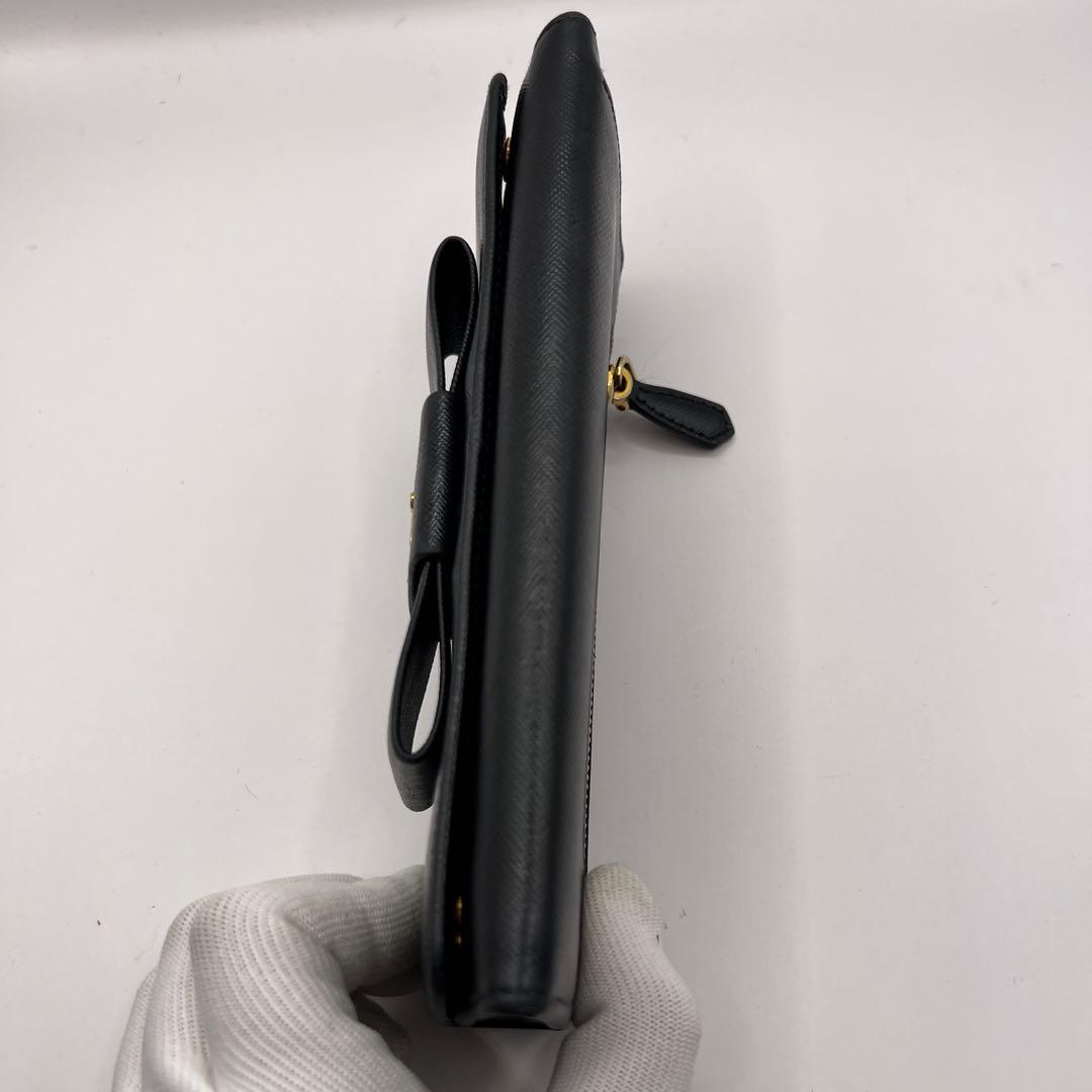 パン子プラダ　リボン　ブラック　長財布　ゴールドロゴ　スナップボタン