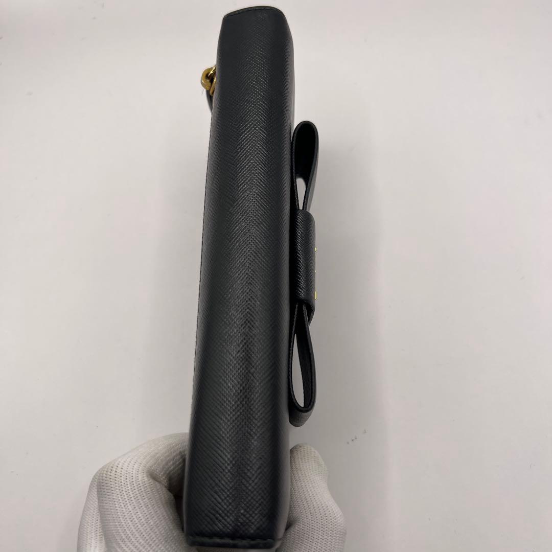 パン子プラダ　リボン　ブラック　長財布　ゴールドロゴ　スナップボタン