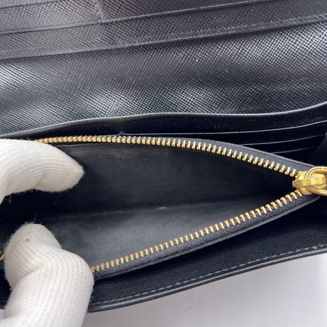 パン子プラダ　リボン　ブラック　長財布　ゴールドロゴ　スナップボタン