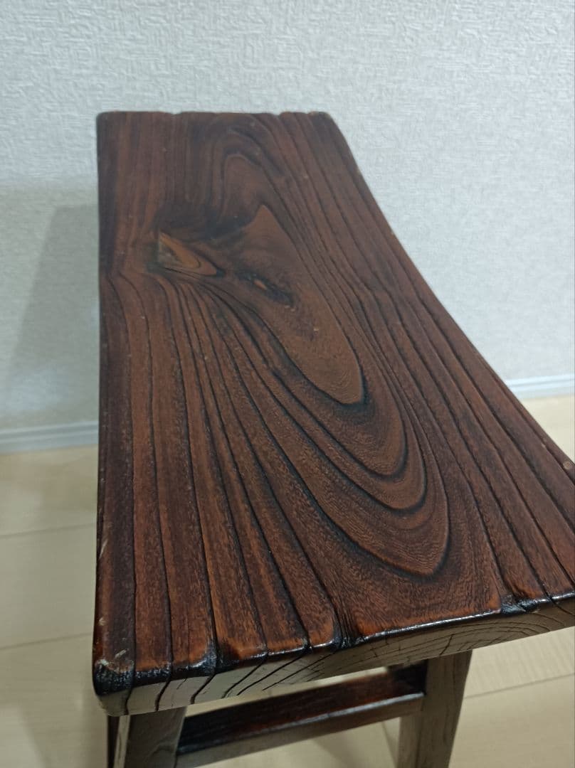 ②アンティーク　木製スツール 曲線的な座面 ダークブラウン