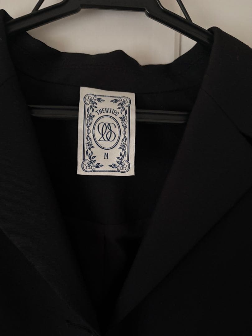 tnewties 枕の下に隠したラッキーチャーム　クロップドジャケット ブラック