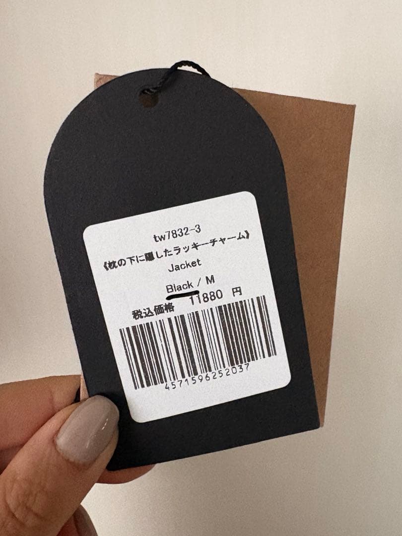 tnewties 枕の下に隠したラッキーチャーム　クロップドジャケット ブラック