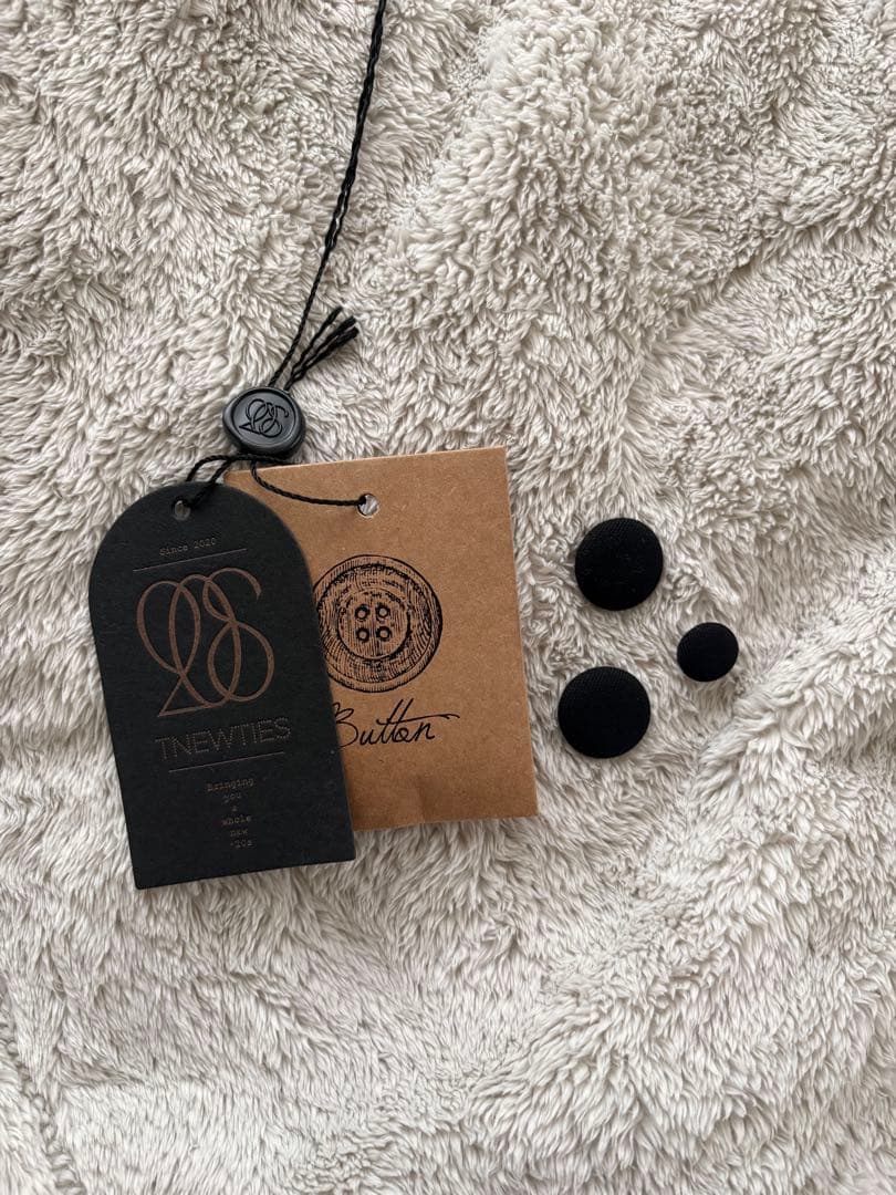 tnewties 枕の下に隠したラッキーチャーム　クロップドジャケット ブラック