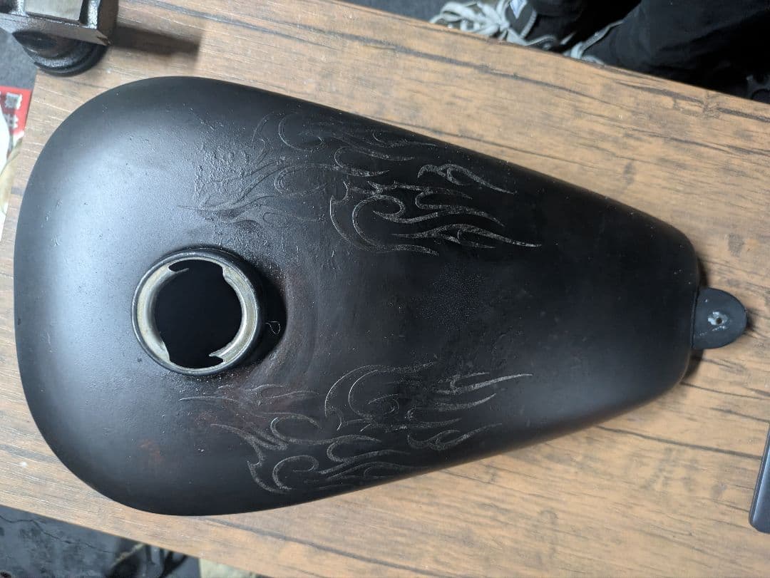 ハーレー　タンク トライバル　スポーツスタータンク