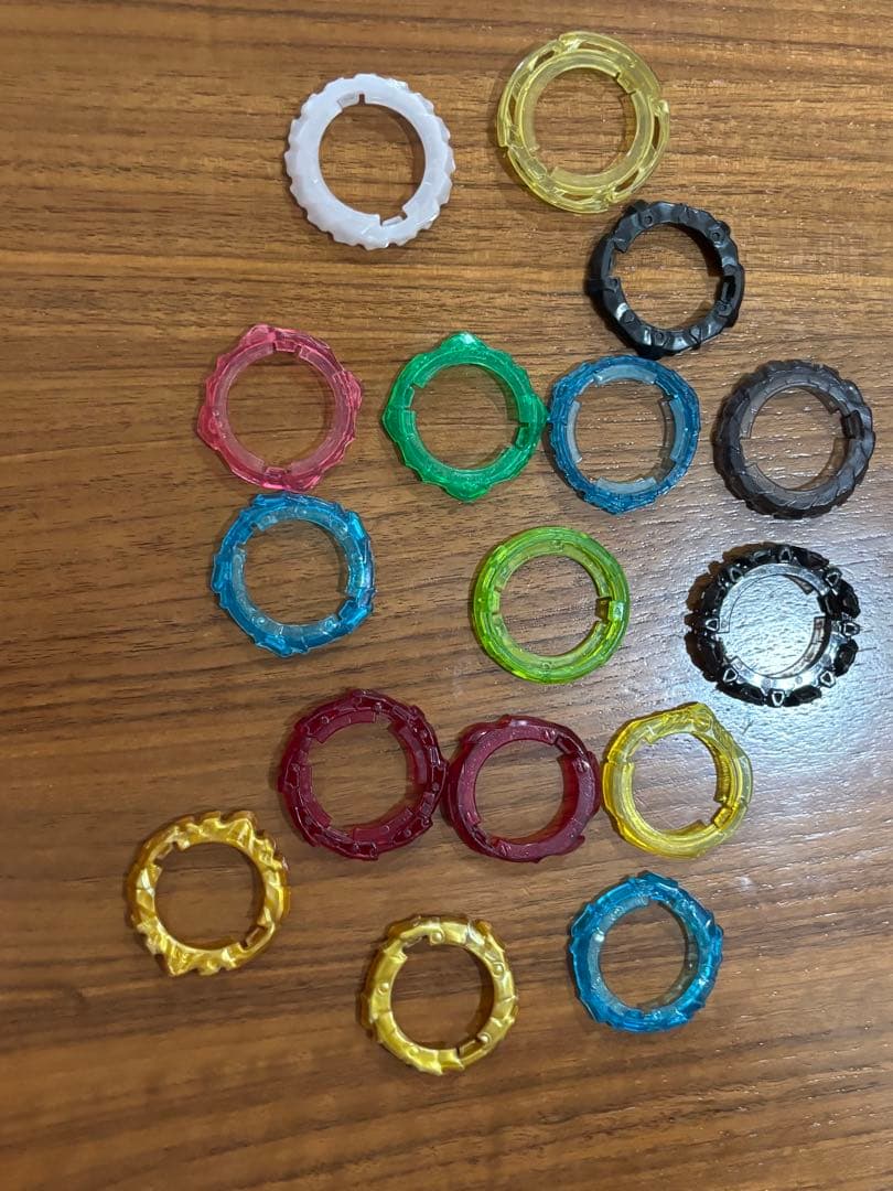 ベイブレードバースト大量まとめ売り　レイヤー、ディスク、ドライバーなど