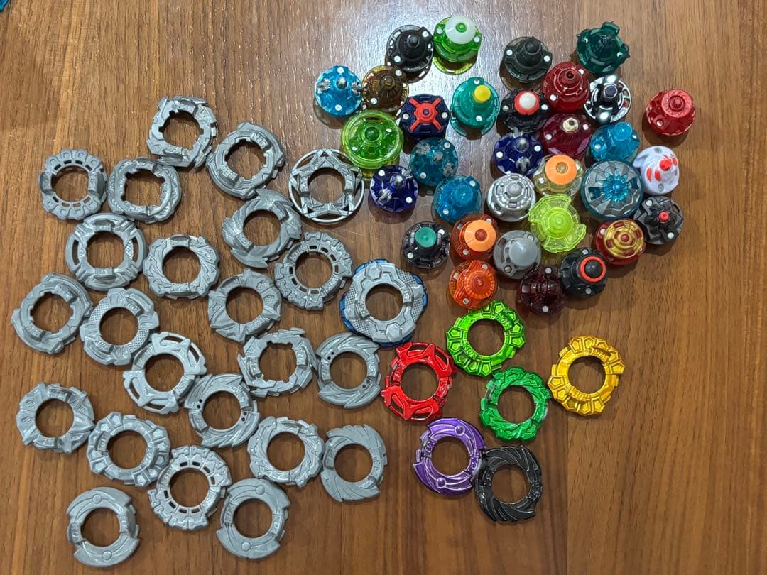 ベイブレードバースト大量まとめ売り　レイヤー、ディスク、ドライバーなど