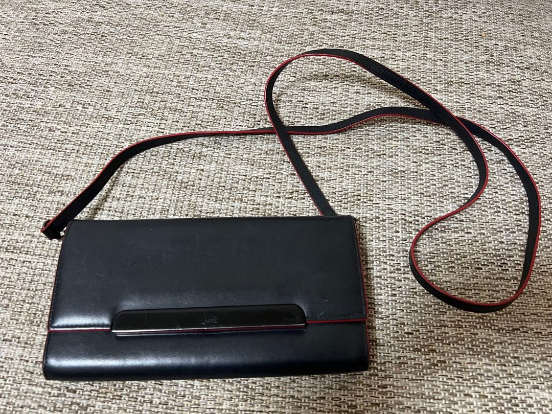 クリスチャンルブタン　財布　ストラップ付き