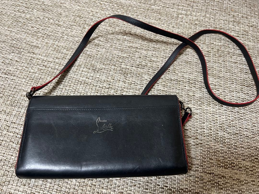クリスチャンルブタン　財布　ストラップ付き