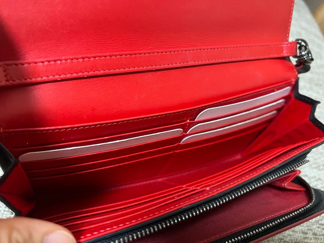 クリスチャンルブタン　財布　ストラップ付き