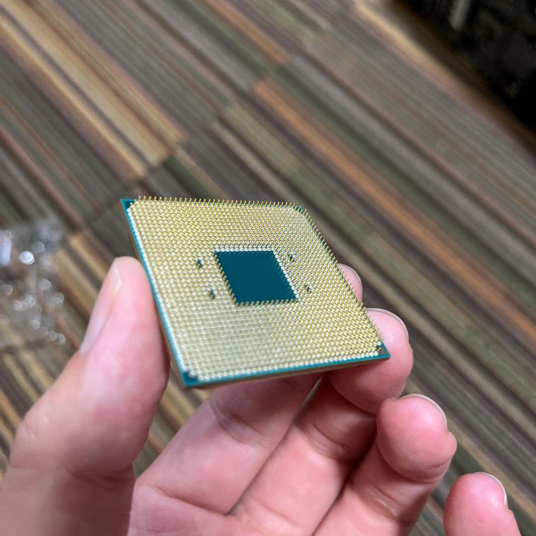 AMD Ryzen 5 3600 XT CPU 本体