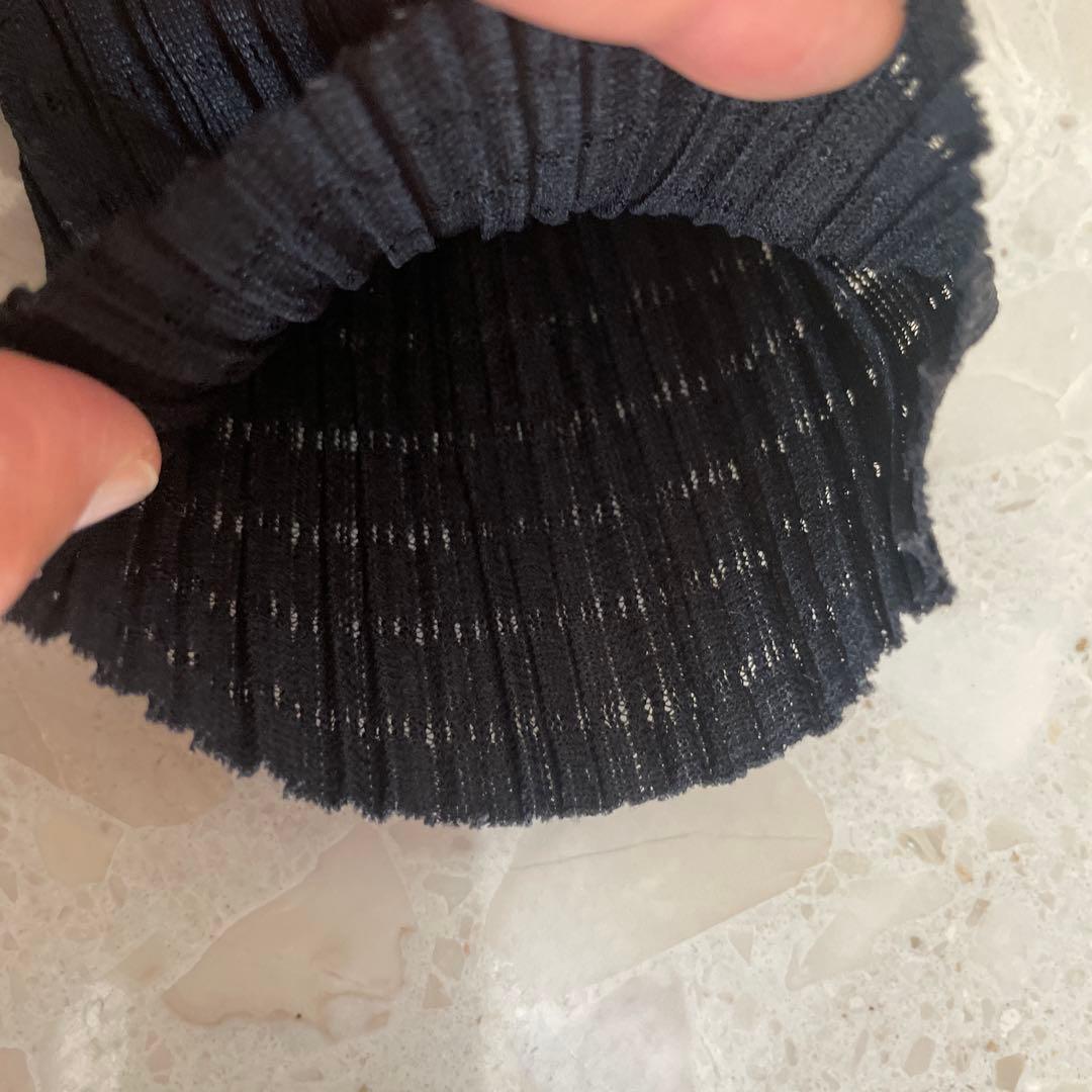 プリーツプリーズ　ハイネックトップス　ブラック