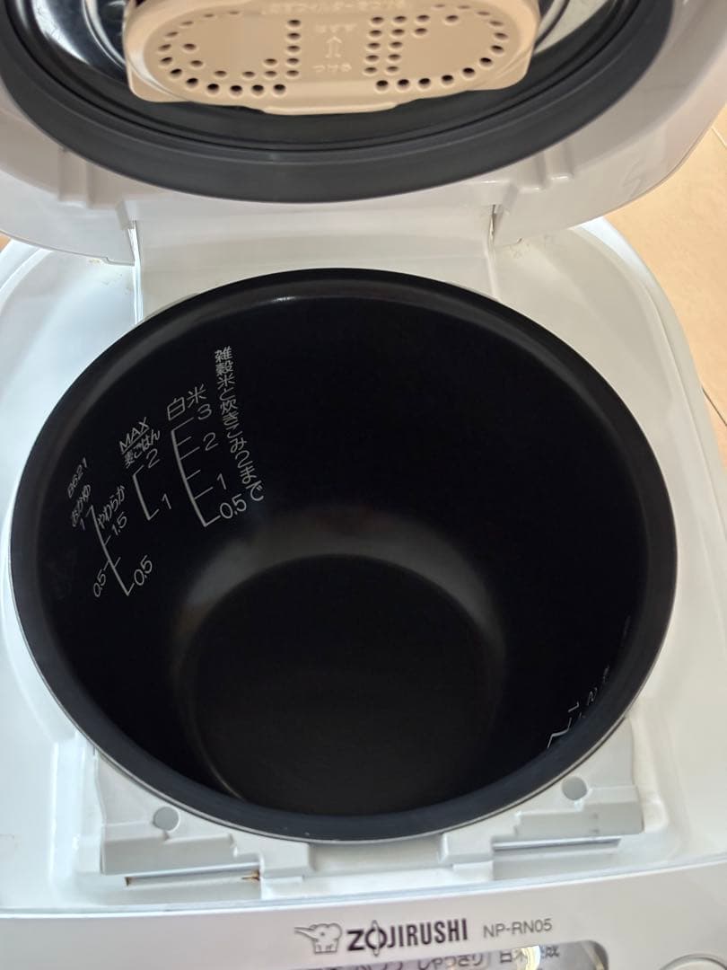 象印　極め炊き　圧力IH炊飯ジャーNP-RN05型　3合炊き