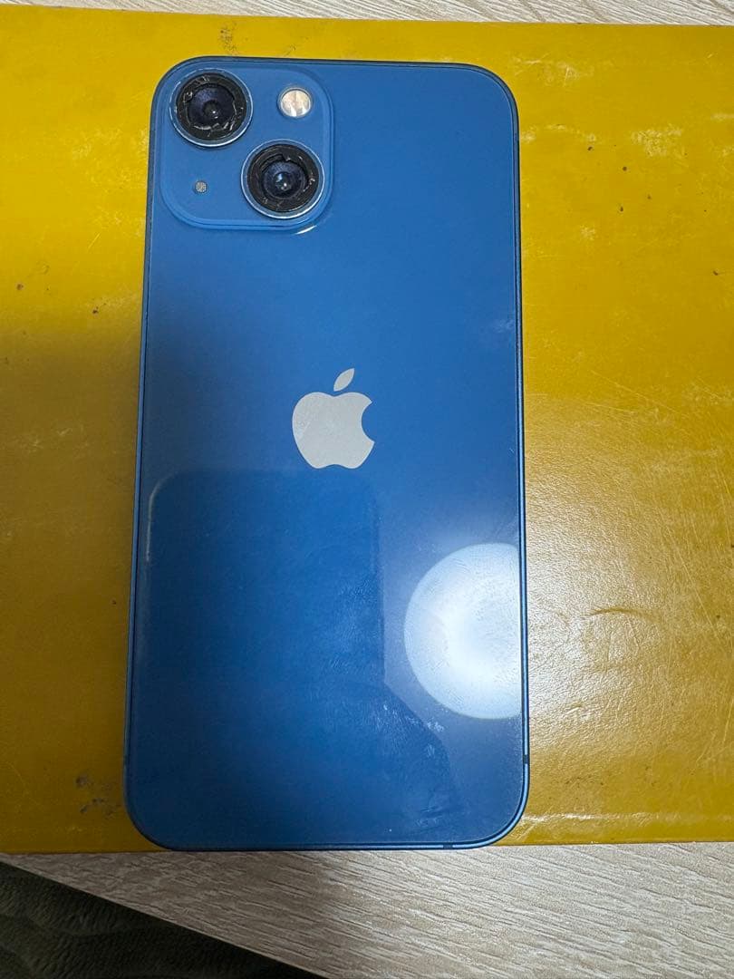 Apple iPhone 13 青 カメラレンズ損傷