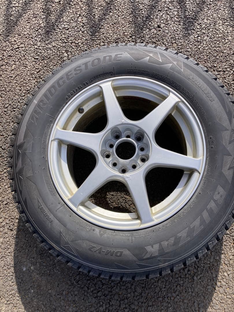 ブリヂストン DM-V2 215/70r16 タイヤ・ホイールセット　山たっぷり