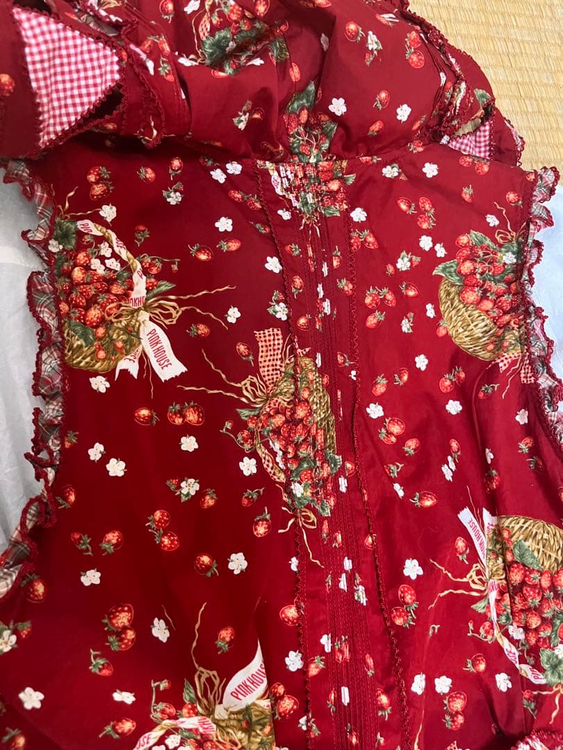 ピンクハウス　フード付きベスト　ロイヤルクイーンベリー柄