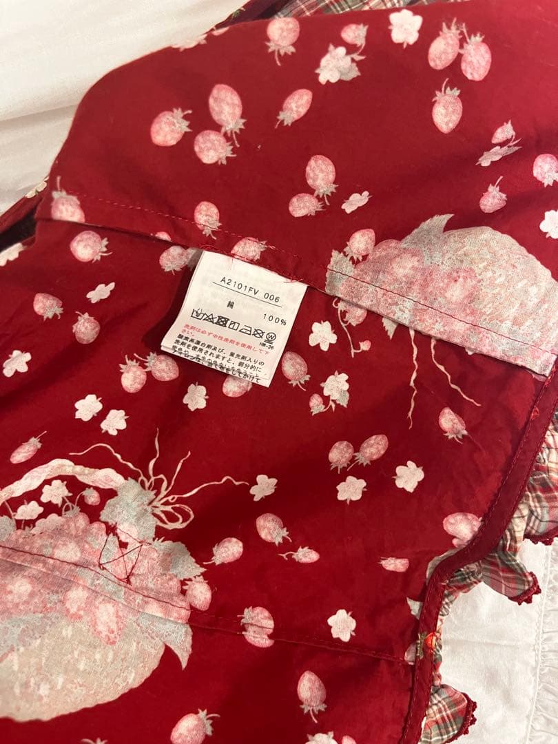 ピンクハウス　フード付きベスト　ロイヤルクイーンベリー柄