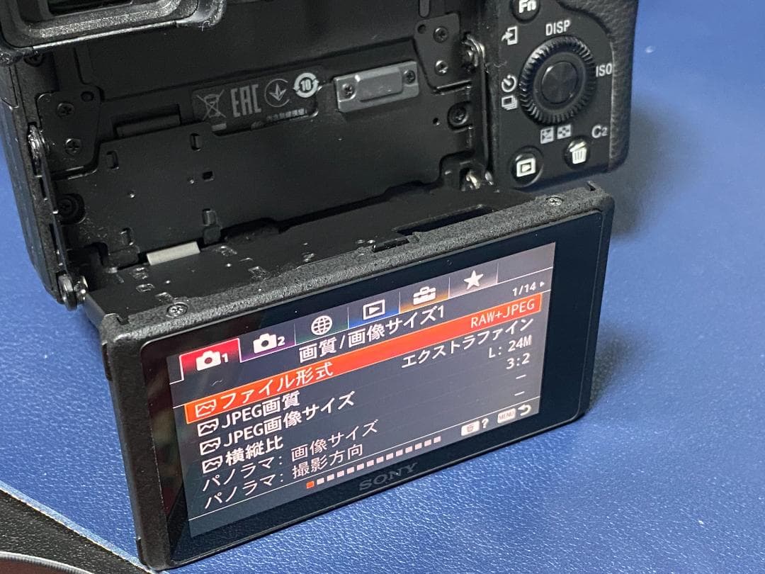 【週末限定価格】SONY α6400＋E35mm F1.8セット　ミラーレス一眼