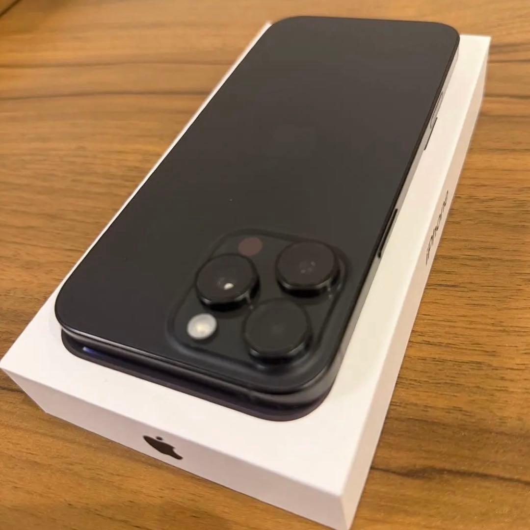 【美品】iPhone 16 Pro Max 512GB ブラックチタニウム