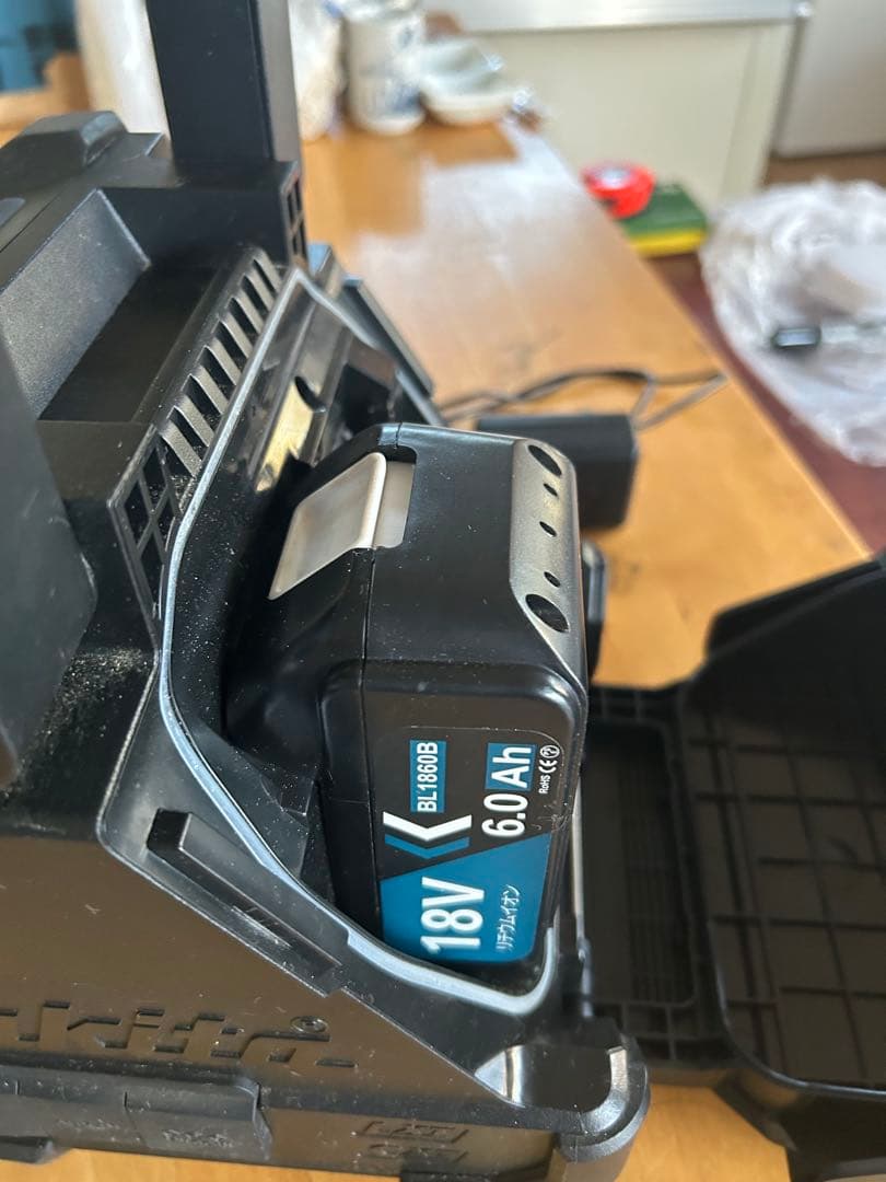 【3点セット】マキタスピーカー　マキタバッテリー充電器 18v互換バッテリー