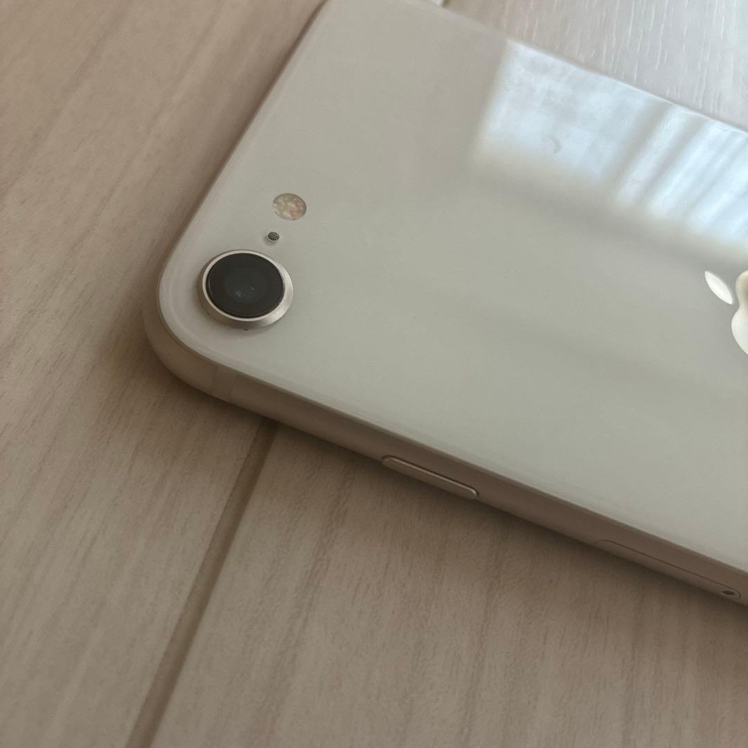 良品 Apple iPhone SE (SE3 第3世代) ホワイト