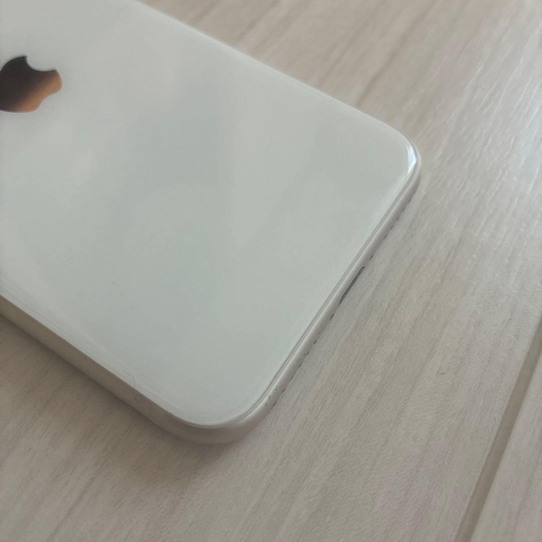 良品 Apple iPhone SE (SE3 第3世代) ホワイト