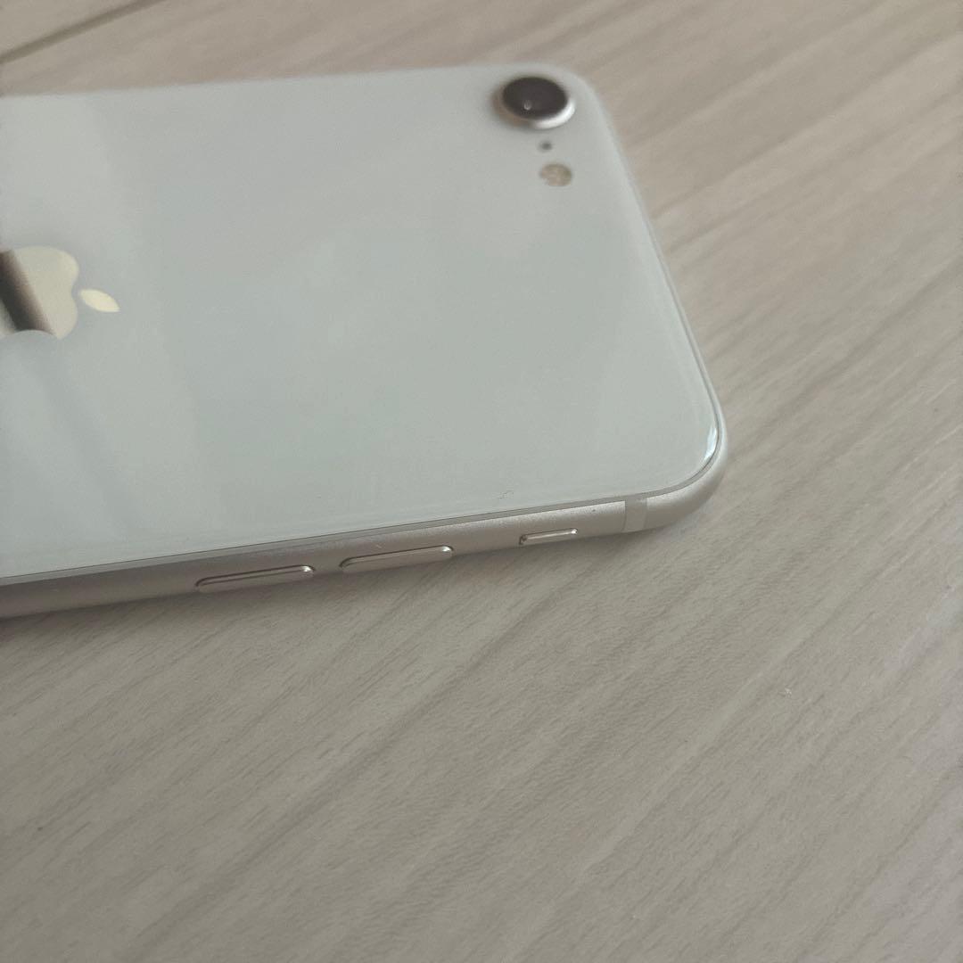 良品 Apple iPhone SE (SE3 第3世代) ホワイト