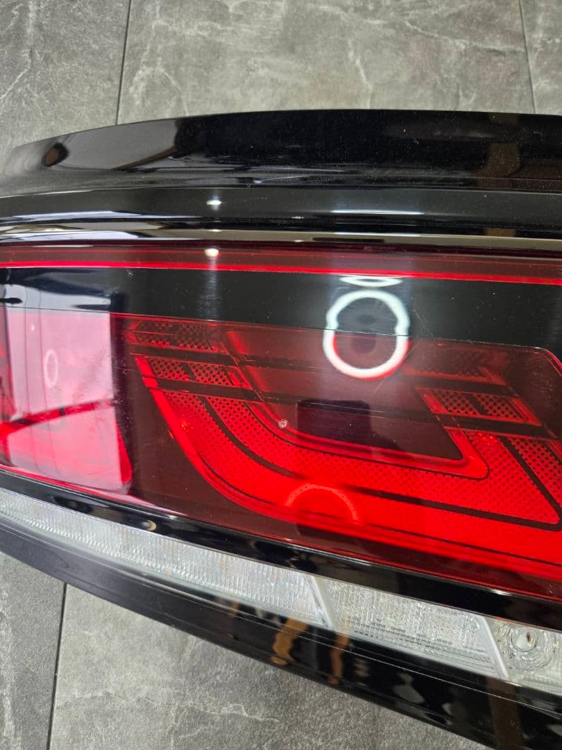 トヨタ　40系　ヴェルファイア　リアガーニッシュ　テールランプ