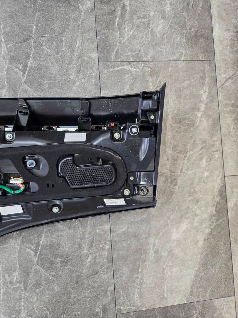 トヨタ　40系　ヴェルファイア　リアガーニッシュ　テールランプ