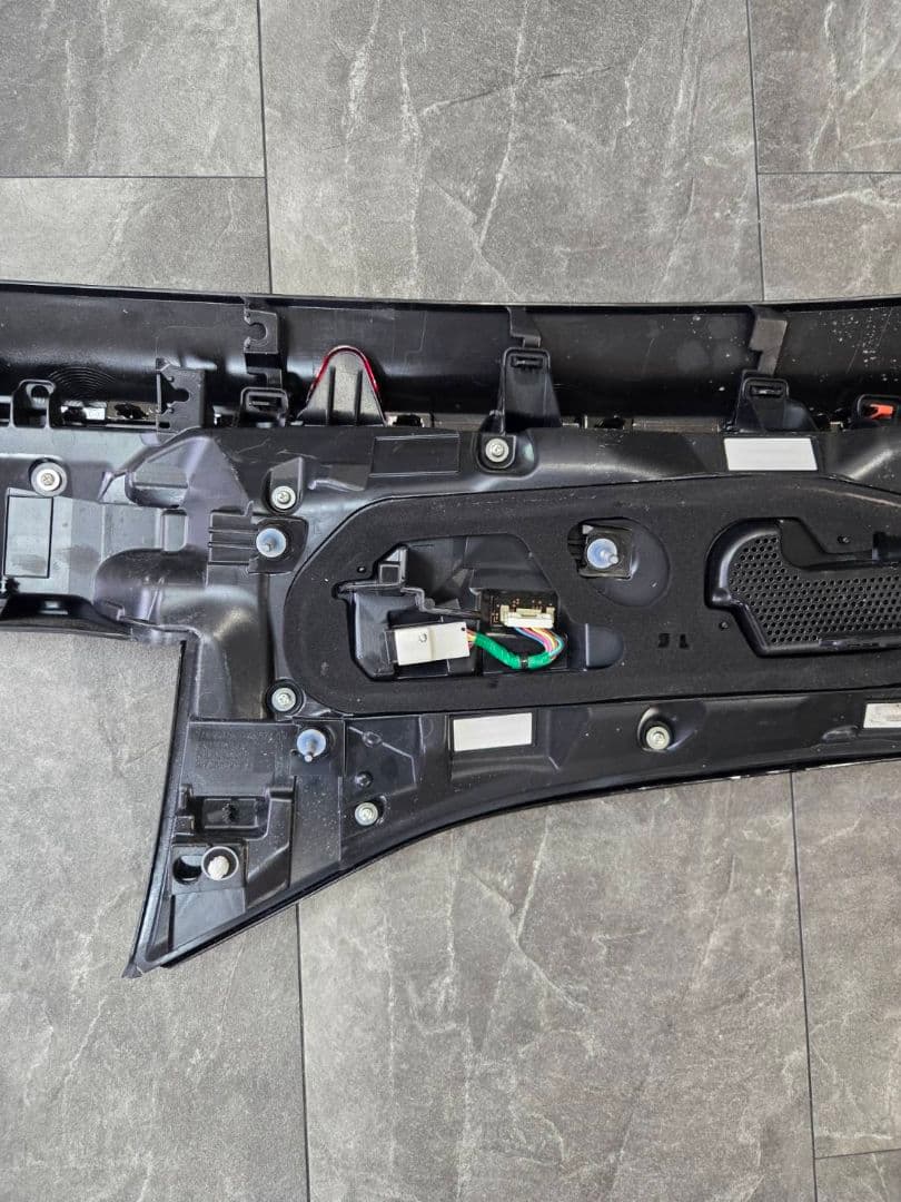 トヨタ　40系　ヴェルファイア　リアガーニッシュ　テールランプ