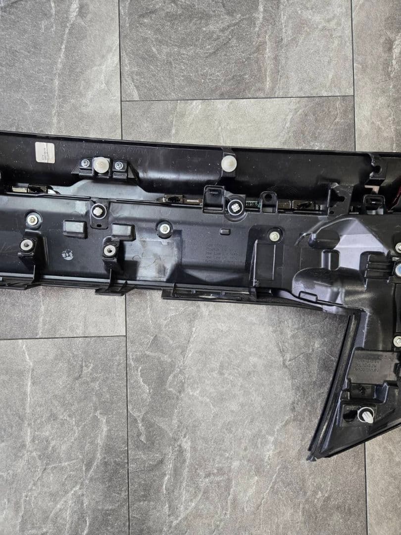 トヨタ　40系　ヴェルファイア　リアガーニッシュ　テールランプ