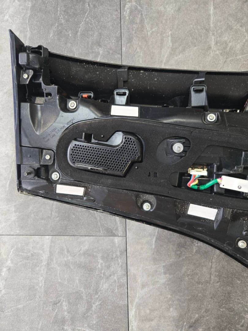 トヨタ　40系　ヴェルファイア　リアガーニッシュ　テールランプ