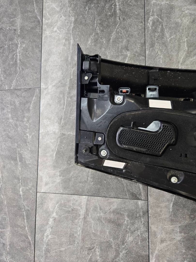 トヨタ　40系　ヴェルファイア　リアガーニッシュ　テールランプ