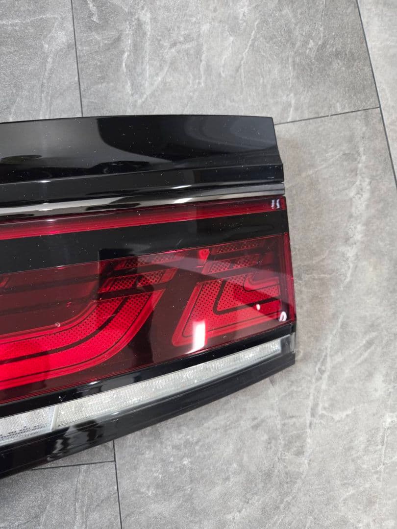 トヨタ　40系　ヴェルファイア　リアガーニッシュ　テールランプ