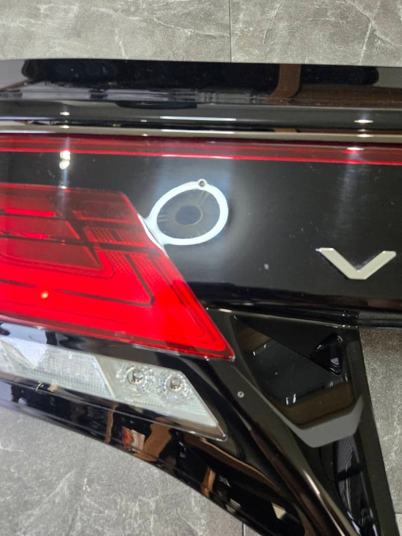 トヨタ　40系　ヴェルファイア　リアガーニッシュ　テールランプ