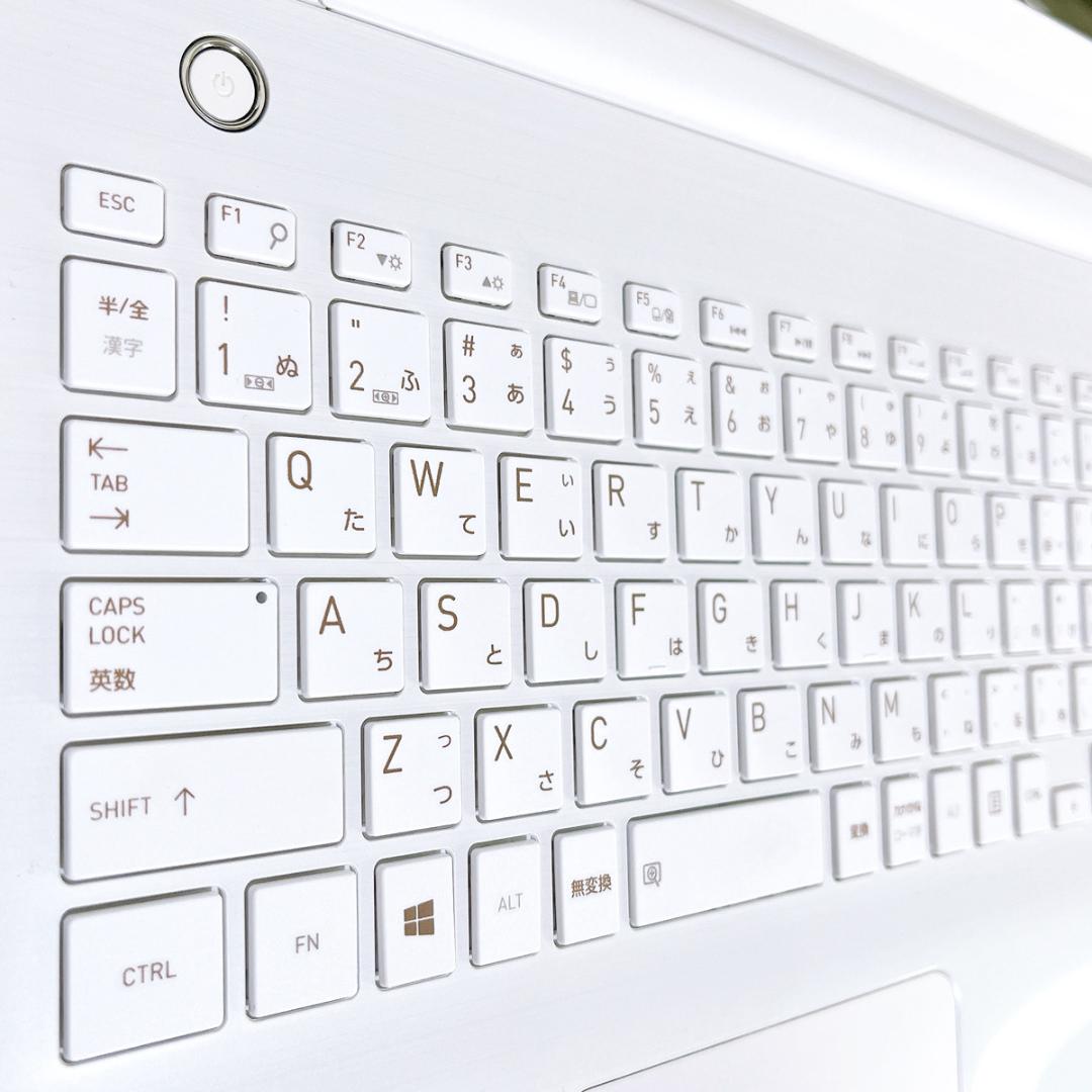 美品✨Windows11✨新品爆速SSD薄型ノートパソコン白✨カメラ・オフィス付