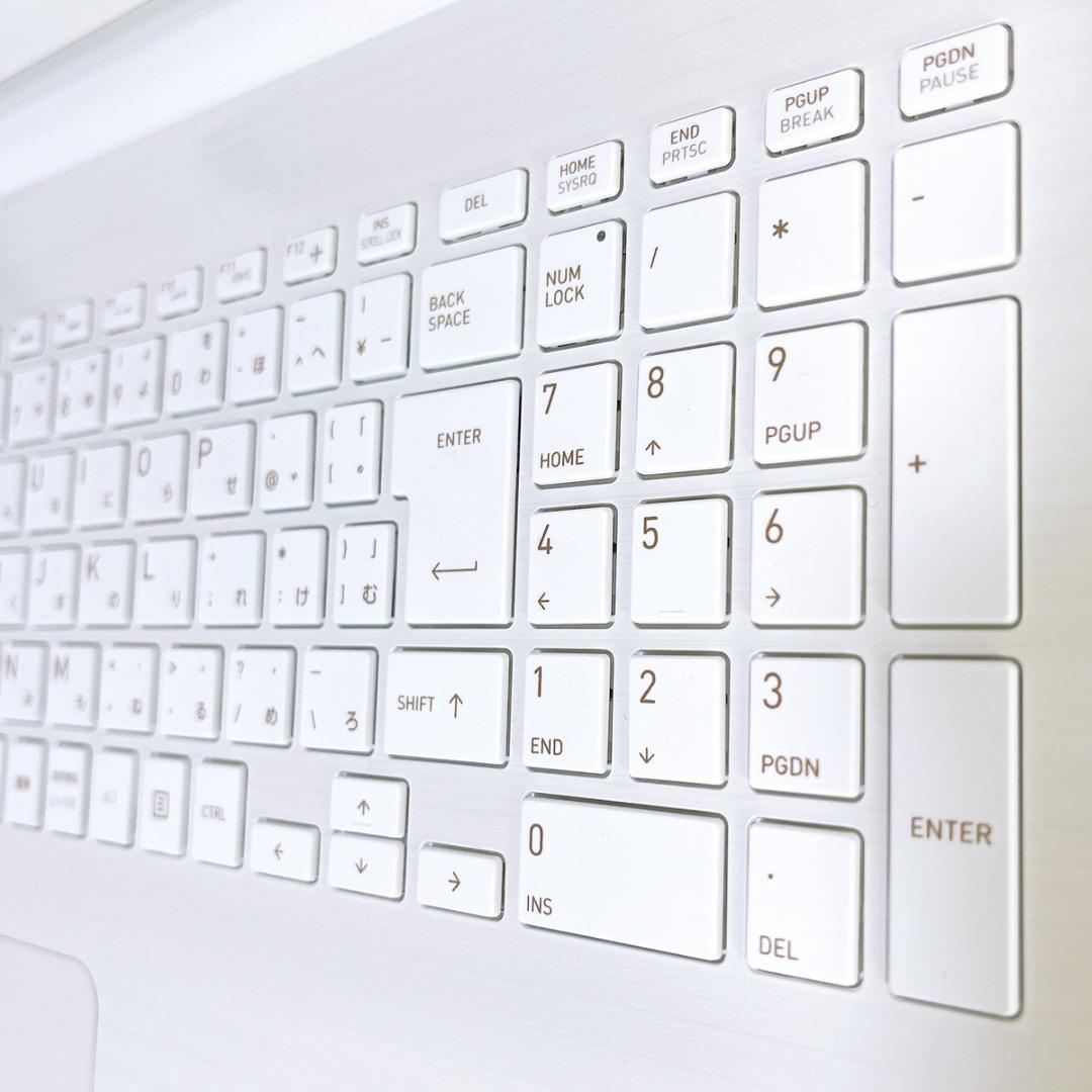 美品✨Windows11✨新品爆速SSD薄型ノートパソコン白✨カメラ・オフィス付