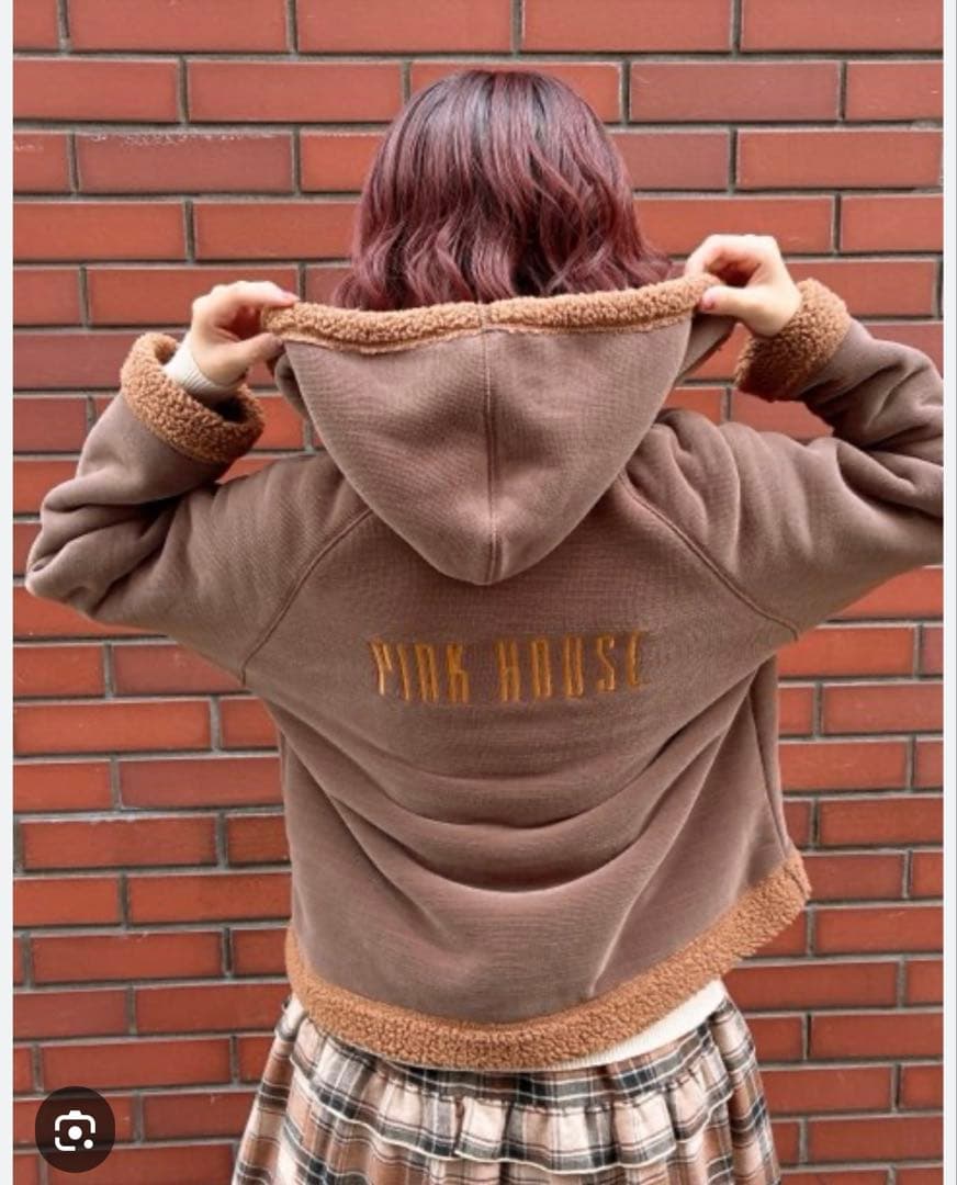 ピンクハウス名古屋ＪＲ高島屋限定フード付きボアジャケットとチェック柄スカート