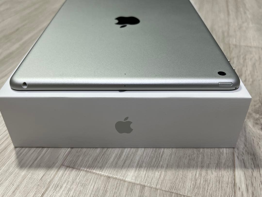 iPad第8世代 128GB シルバーWi-Fiモデル