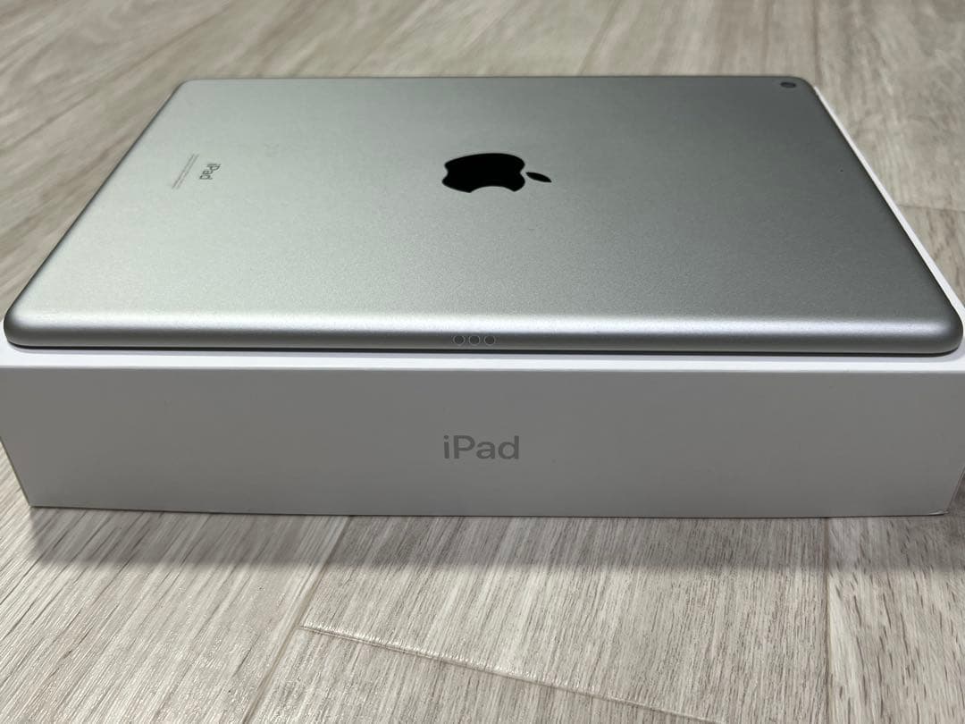 iPad第8世代 128GB シルバーWi-Fiモデル