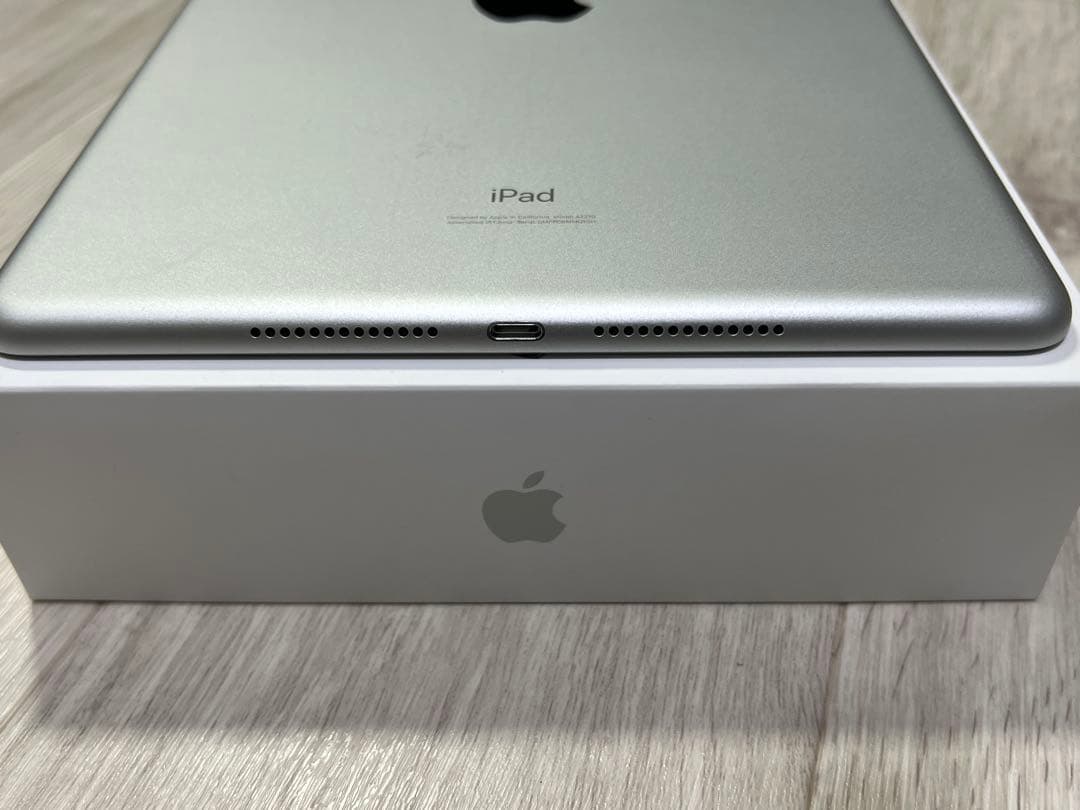 iPad第8世代 128GB シルバーWi-Fiモデル