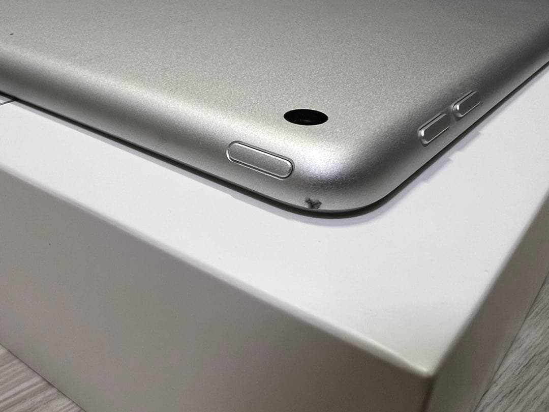 iPad第8世代 128GB シルバーWi-Fiモデル