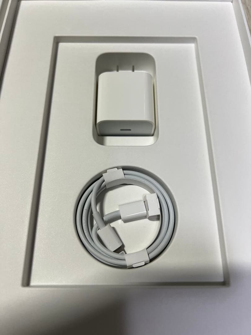 iPad第8世代 128GB シルバーWi-Fiモデル