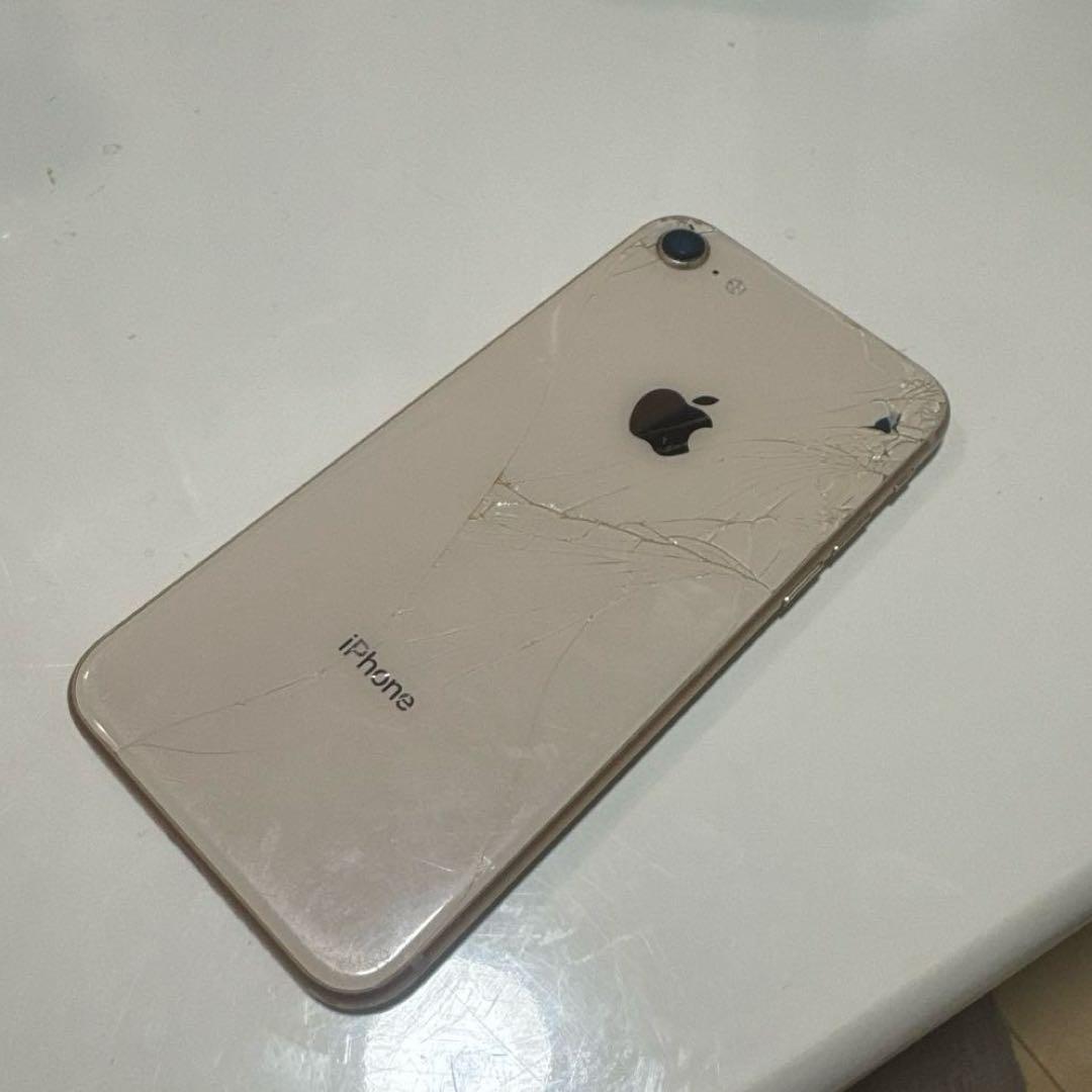 iPhone8 64GB SIMフリー 最大容量82％ 本体のみ 割れ有