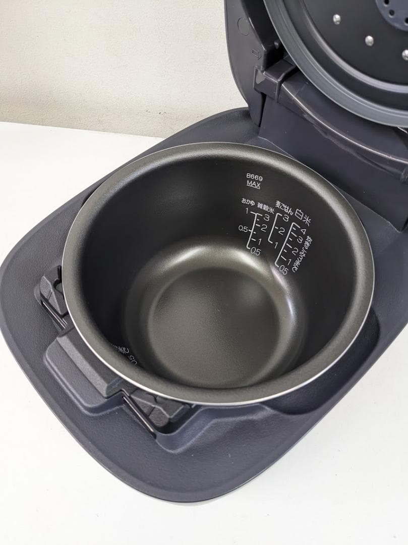 2024年製 ZOJIRUSHI NW-MB07-BZ 圧力IH炊飯ジャー 4合