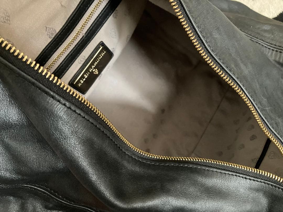 ヘレンカミンスキー　イントレチャート　ハンドバッグ　ブラック