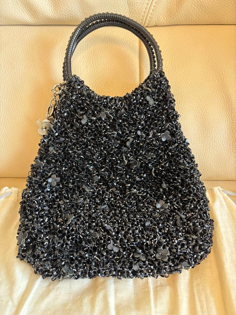 ハワイ限定　ANTEPRIMA ビーズ装飾 ブラックハンドバッグ　チャーム付き