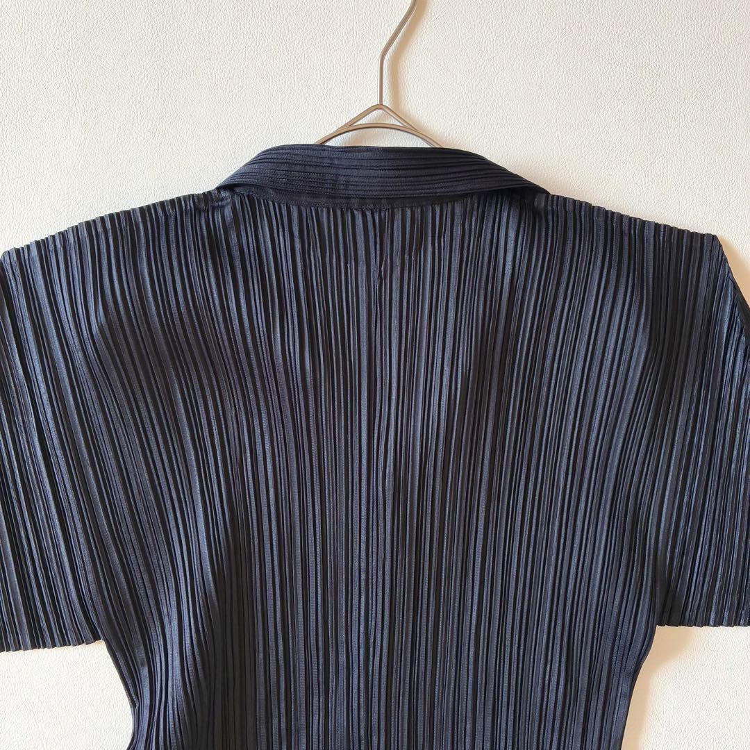 イッセイミヤケ　プリーツプリーズ　長袖シャツ　大きいサイズ４　伸縮　ネイビー